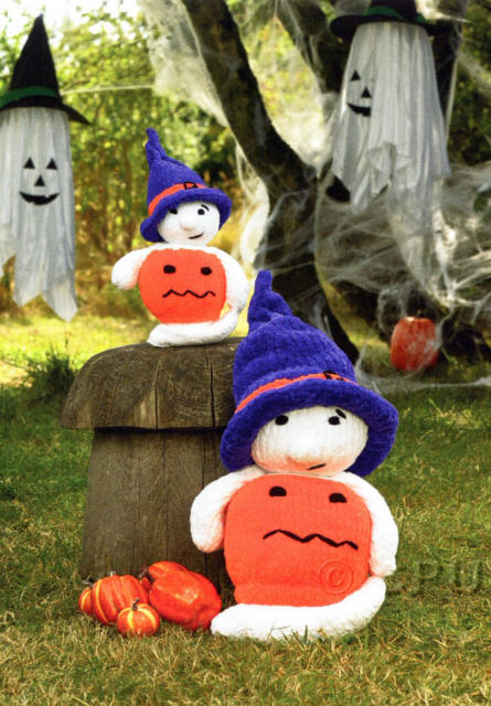 Knitted Ghosts. Colours shown are shades B65 and B68 for small Ghost, plus UG12 and UG02 for large Ghost. 